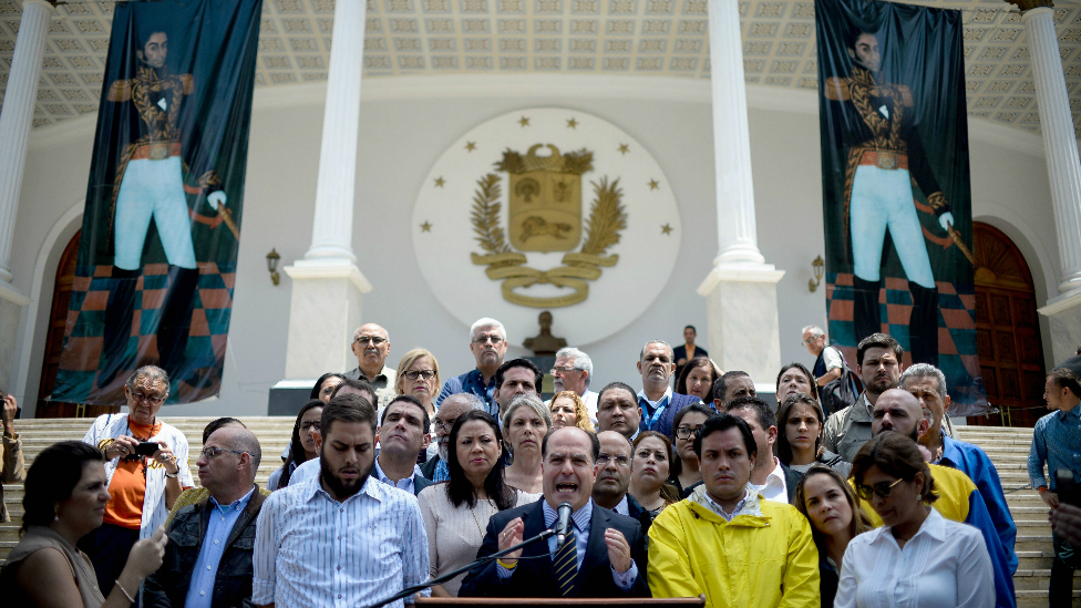 El presidente de la AN, Julio Borges, afirmó que los diputados seguirán ejerciendo sus funciones. El presidente de la AN, Julio Borges, afirmó que los diputados seguirán ejerciendo sus funciones.
