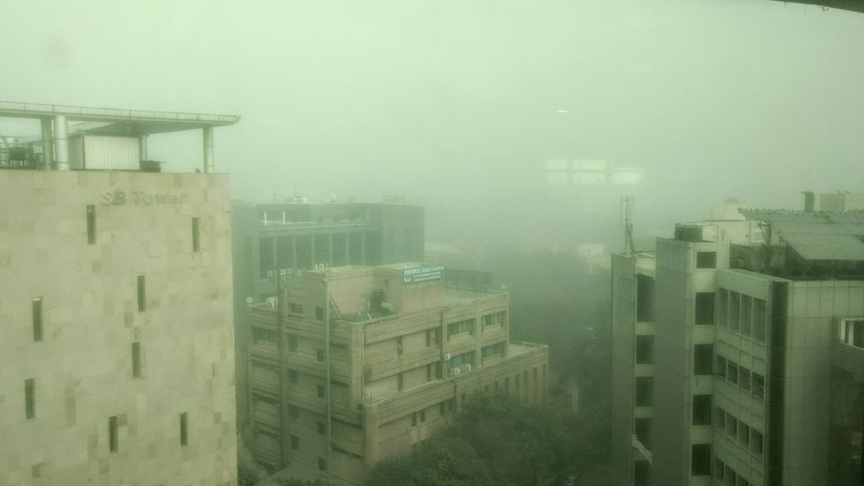 La usuaria de Twitter 'MaanviNarcisa' tomó esta foto en Noida, un suburbio de Delhi (Foto: @MaanviNarcisa) Foto de Noida, un suburbio de Delhi (Foto: cortesía @MaanviNarcisa)
