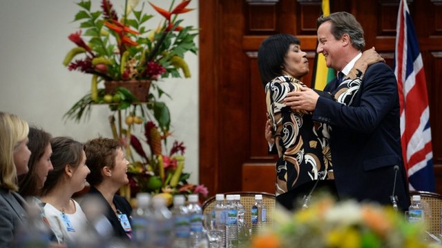 Премьер-министр Дэвид Кэмерон проводит переговоры с премьер-министром Ямайки Портией Симпсон Миллер в ее офисе, Jamaica House, в Кингстоне,