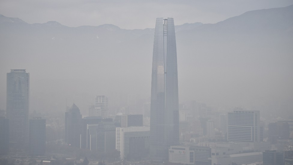 Santiago de Chile cubierta de smog en 2015