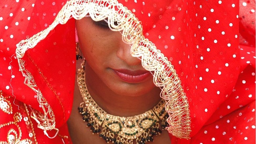 印度的「高品質新郎」常要求更多嫁妝，女性該如何脫離這類「嫁妝禍害」？