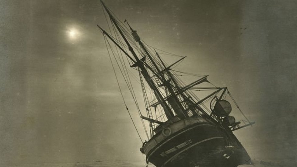 El barco Endurance atrapado en el hielo