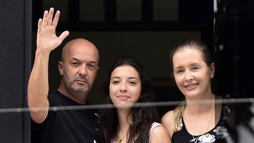 Iván Simonovis junto a su hija y su esposa, Bony Pertiñez, fotografiados en 2014.