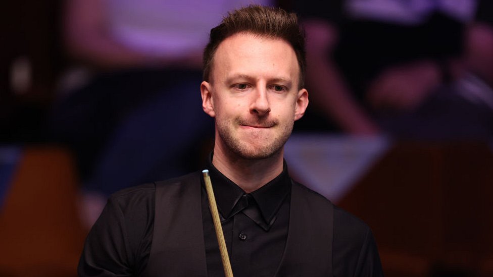 World Snooker Championship: Judd Trump and Stuart Bingham build commanding second-round leads