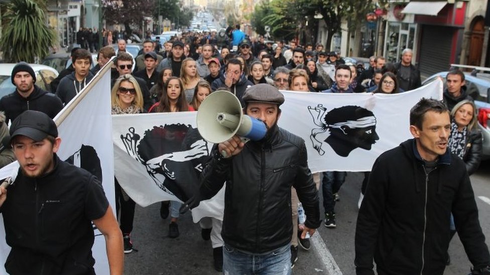 Марш протестующих в Аяччо. Фото: 27 декабря 2015 г.