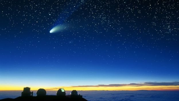 Cometa Hale Bopp con su cola de hielo y polvo