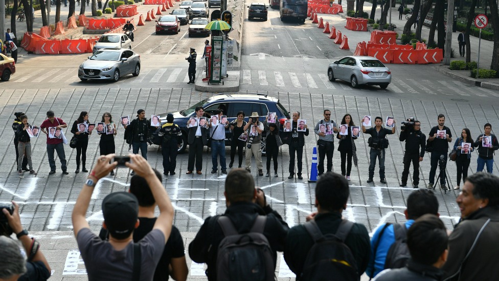 El 99,7% de las denuncias por agresiones contra periodistas han quedado impunes desde al menos 2010. Protesta contra el asesinato de periodistas en México.