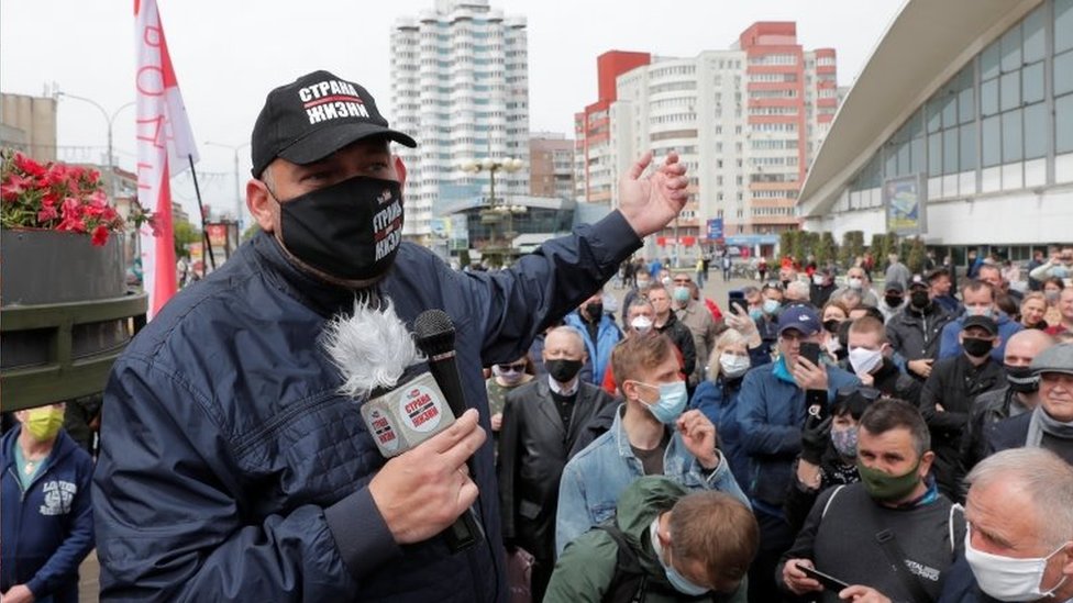Сергей Тихановский выступает на митинге в Минске, Беларусь. Фото: май 2020 г.