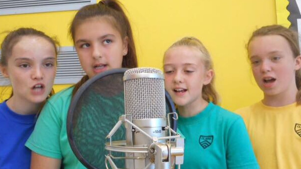 Дети записали песню под названием «Вымирание не будет транслироваться по телевидению»