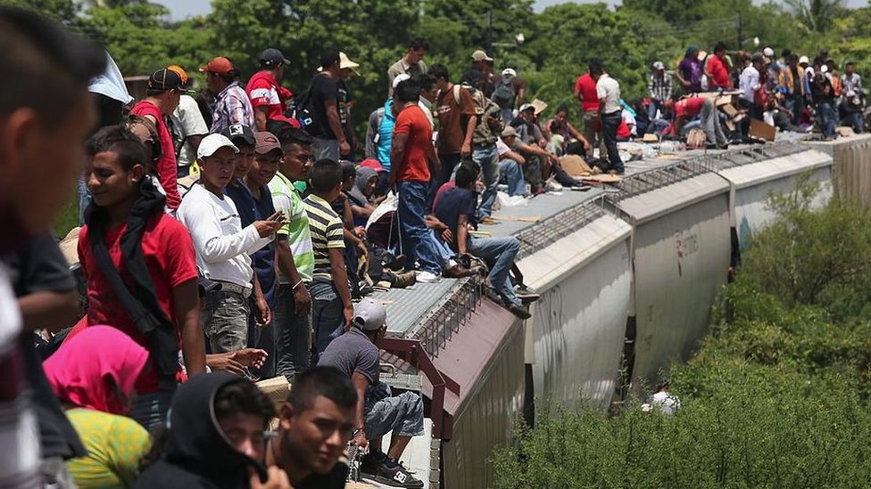 Migranti na krovu voza