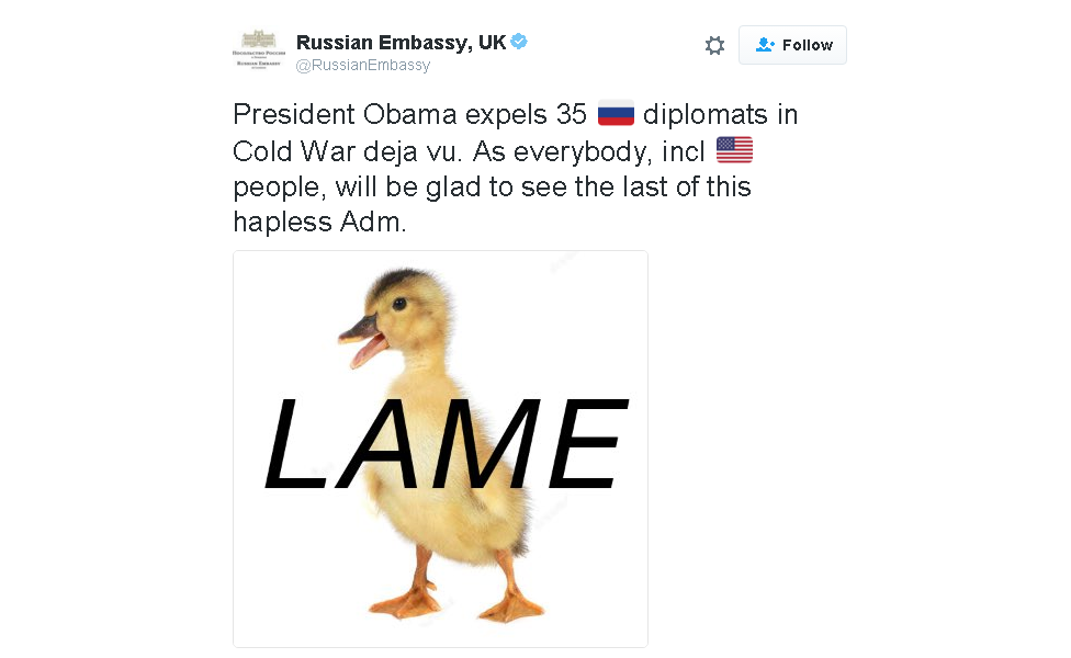 Посольство России в Твиттере: Президент Обама высылает 35 российских дипломатов в рамках дежавю времен холодной войны. Как и все, в том числе и американцы, будут рады увидеть последнюю часть этого несчастного адмирала.