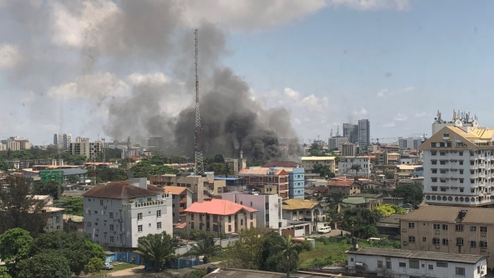 Nigeria Sars protest: Prison break and gunshots heard as unrest continues