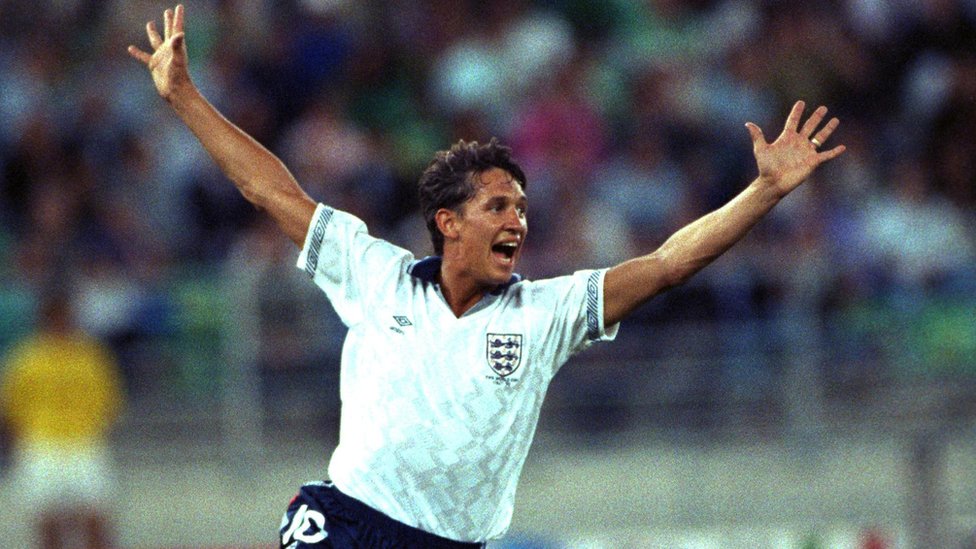 Gari Lineker slavi pošto je postigao gol iz penala protiv Nemačke u Italiji 1990