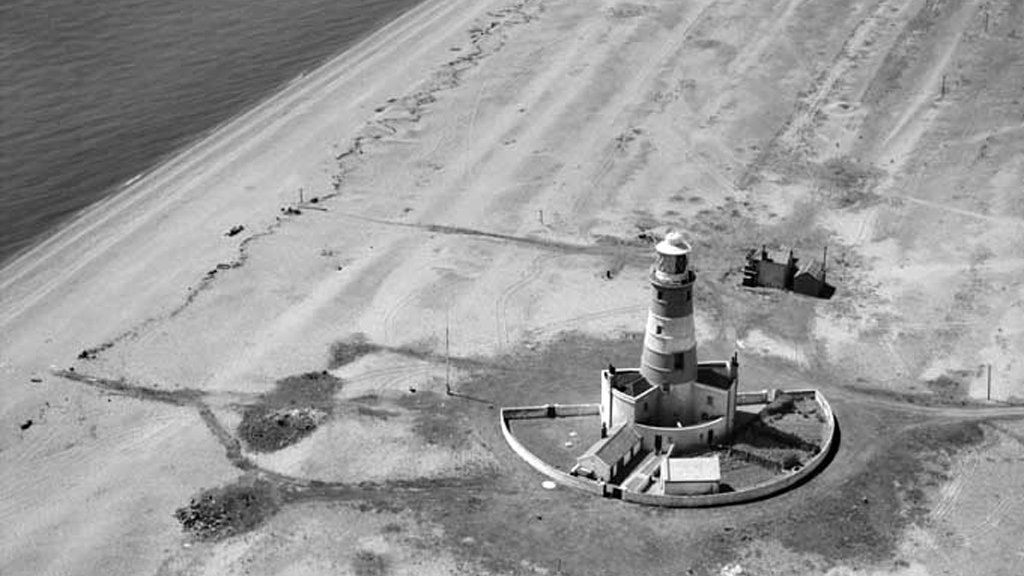 Аэрофотоснимок маяка Орфорднесс, сделанный в 1951 году из архива "Историческая Англия Британия"