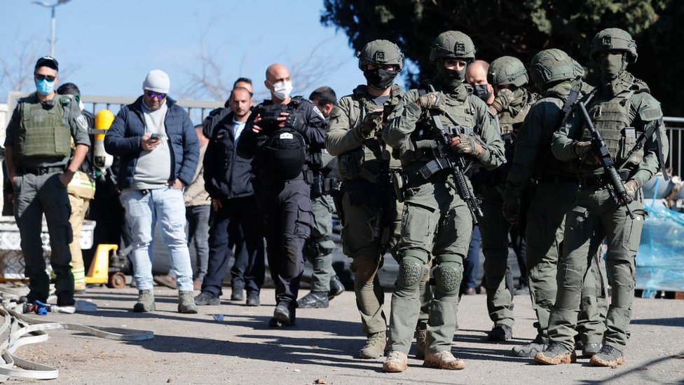 مواجهات الشرطة الإسرائيلية وفلسطينيين في حي الشيخ جراح