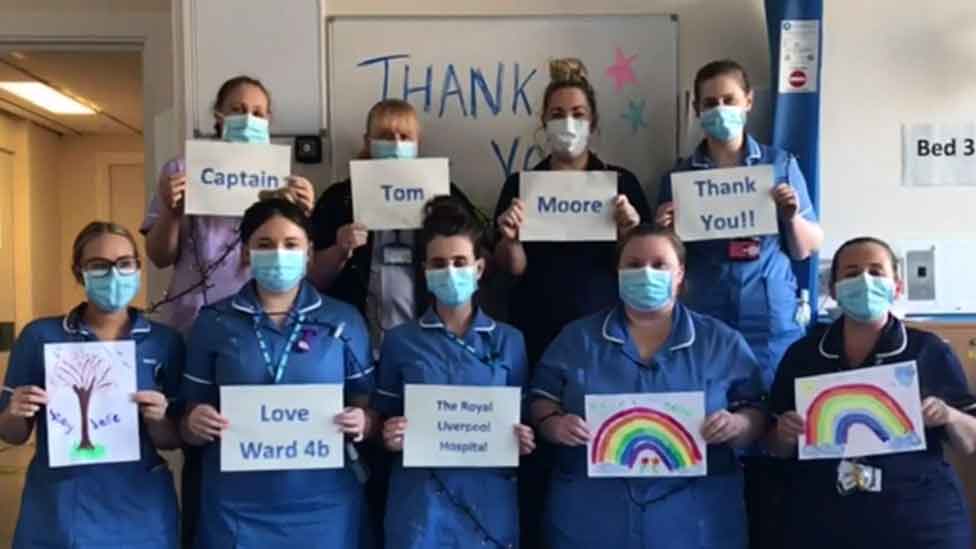 Medicinske sestre iz Četvrtog odeljenja Kraljevske univerzitetske bolnice u Liverpulu poslale su poruku zahvalnosti kapetanu Tomu