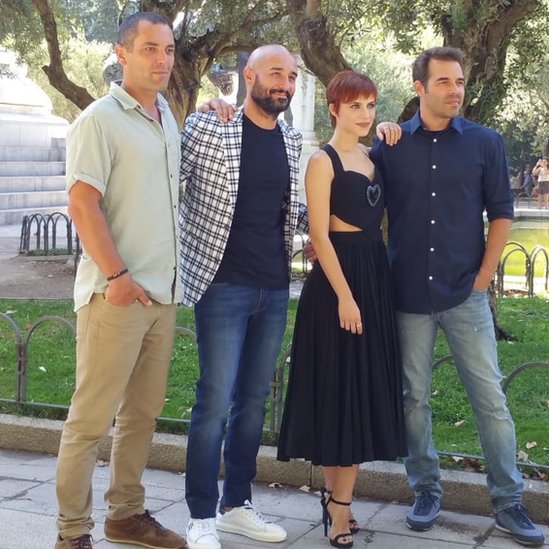Álvaro Vizcaíno junto al director Hugo Stuven y los actores de la película Solo.