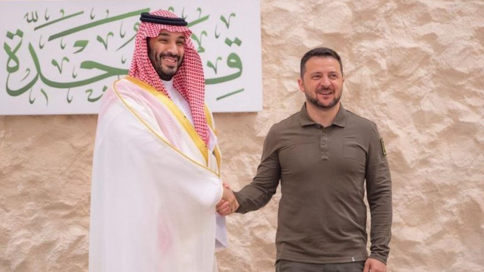 Crown Prince of Saudi Arabia Mohammed bin Salman shaking hands with Ukrainian leader Volodymyr Zelensky