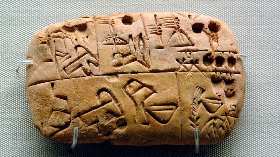 Tableta cuneiforme de los sumerios.