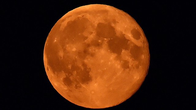 Blood-red "supermoon"