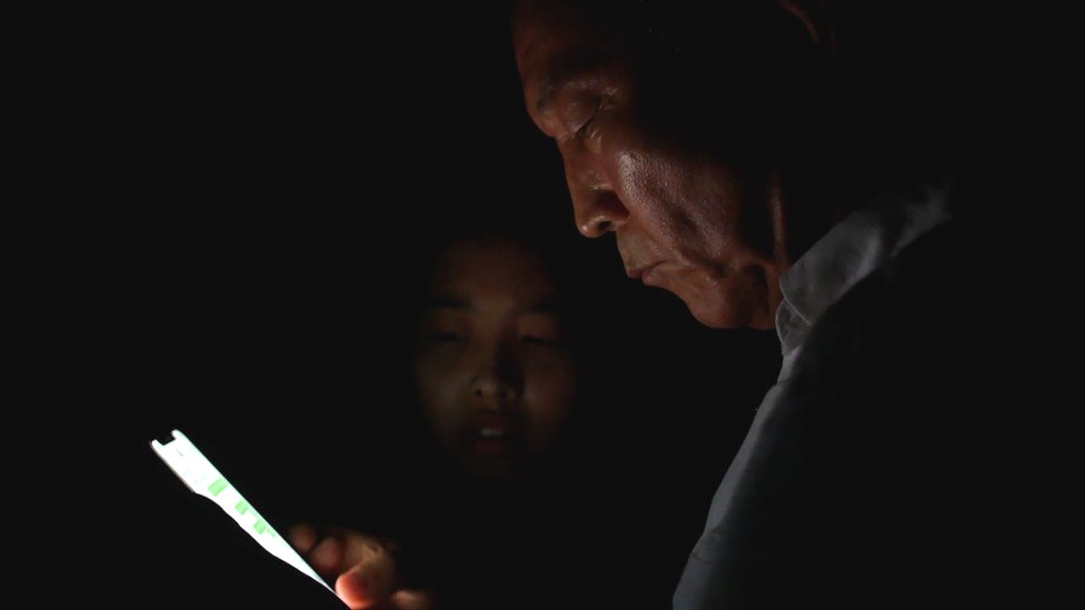 Chun Kiwon leyendo. NO USAR / BBC 