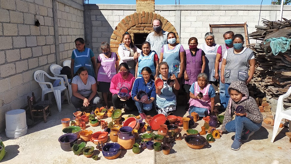 Alfareras que participan en el programa Barro Aprobado de Pure Earth en México