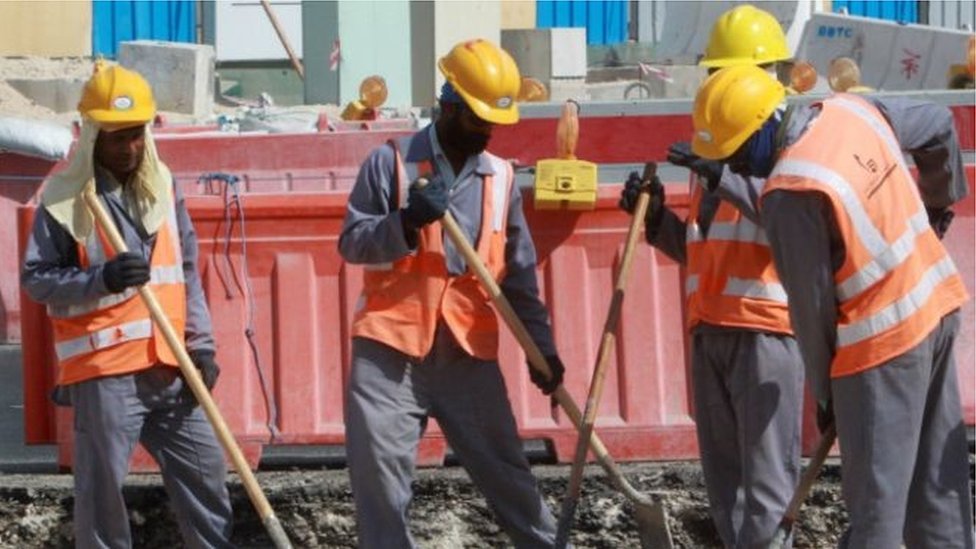 عمال أجانب في قطر