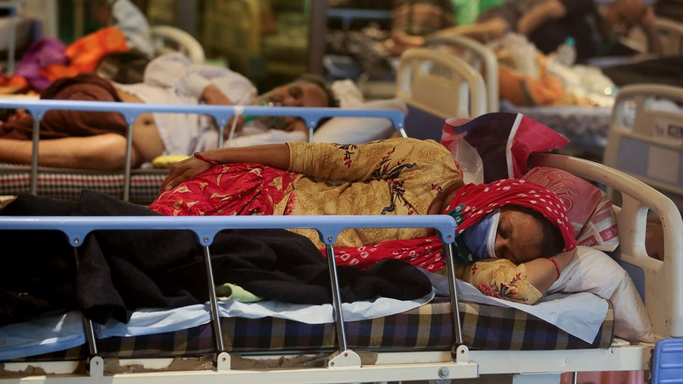 Hindistan'da hasta bir kadın