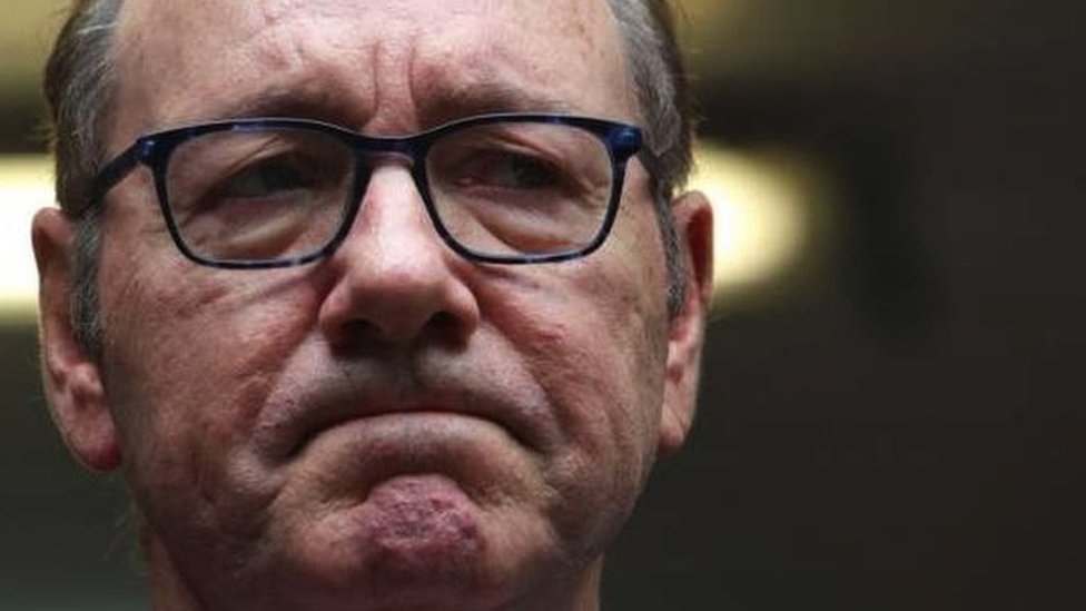 Kevin Spejsi i seksualno zlostavljanje: Glumac se rasplakao kada je oslobođen optužbi 5 Kevin Spejsi