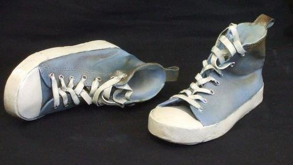 Скульптура «Кроссовки Converse» от Джанет Халлиган