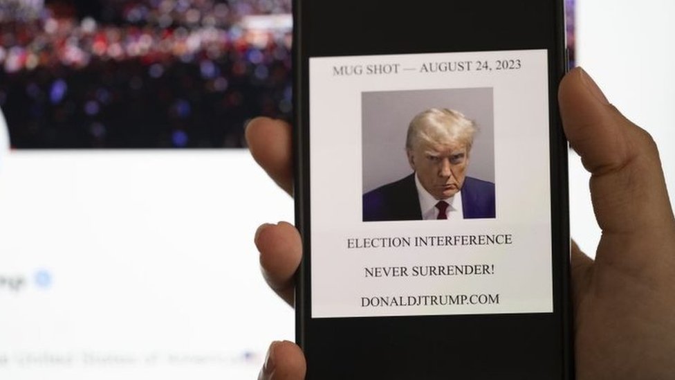 In this photo illustration, the mugshot of Former U.S. President Donald Trump is displayed on a smartphone
