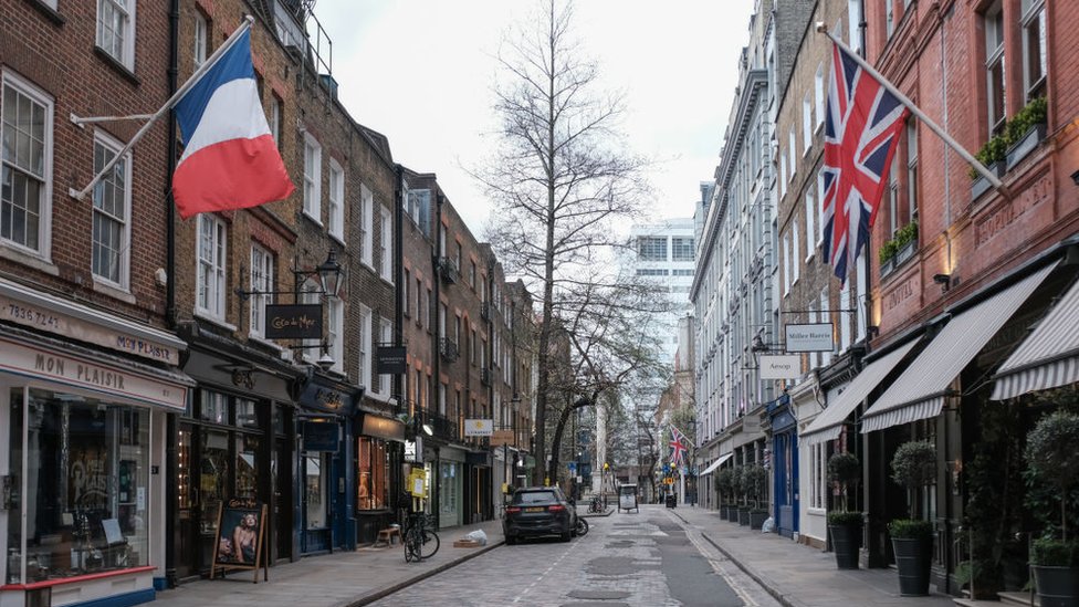 Londra'nın en işlet bölgelerinden Covent Garden'da sokaklar bomboş
