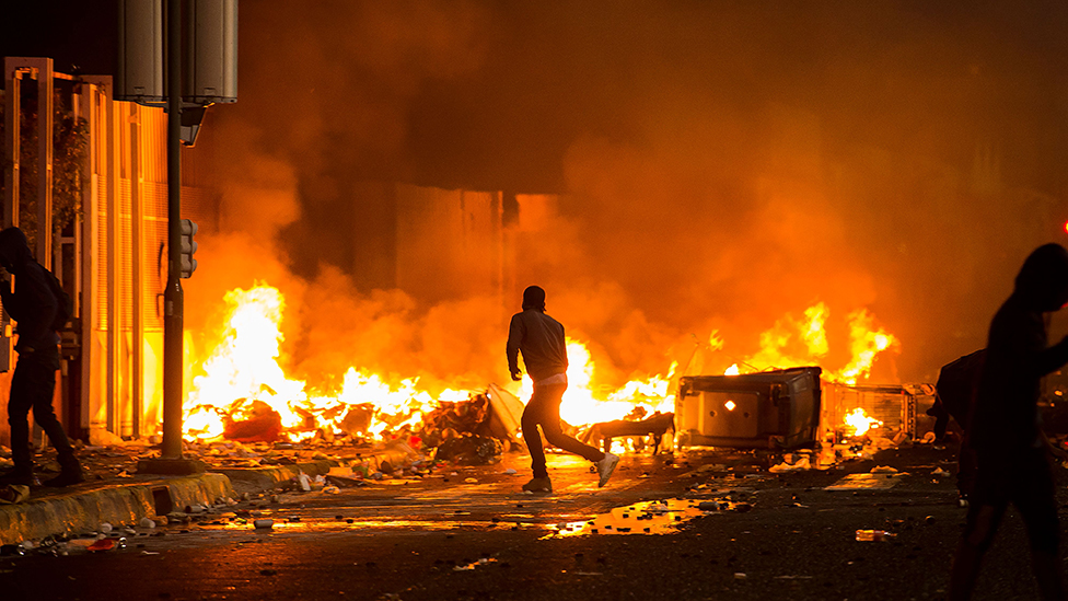 Anti-chlordecone activists block the entrance to the courthouse by starting fires as they clash with security forces, after a high tension trial of seven activists was to be held, in Fort-de-France, Martinique on January 13, 2020