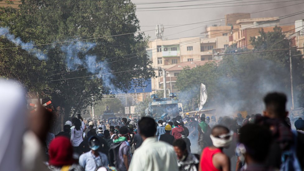 السودان : كيف سيؤثر تصاعد القمع على حركة الشارع الرافض لحكم العسكر؟ 1 جانب من تظاهرات 17 بناير التي أسفرت عن مقتل سبعة سودايين وجرح العشرات