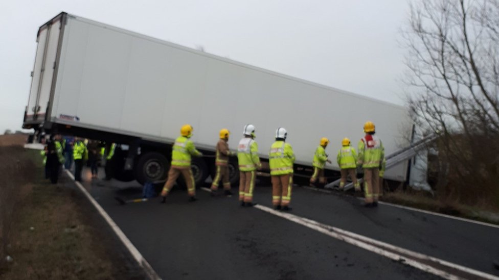 Jack knifed lorry closes A47 Acle Straight for hours