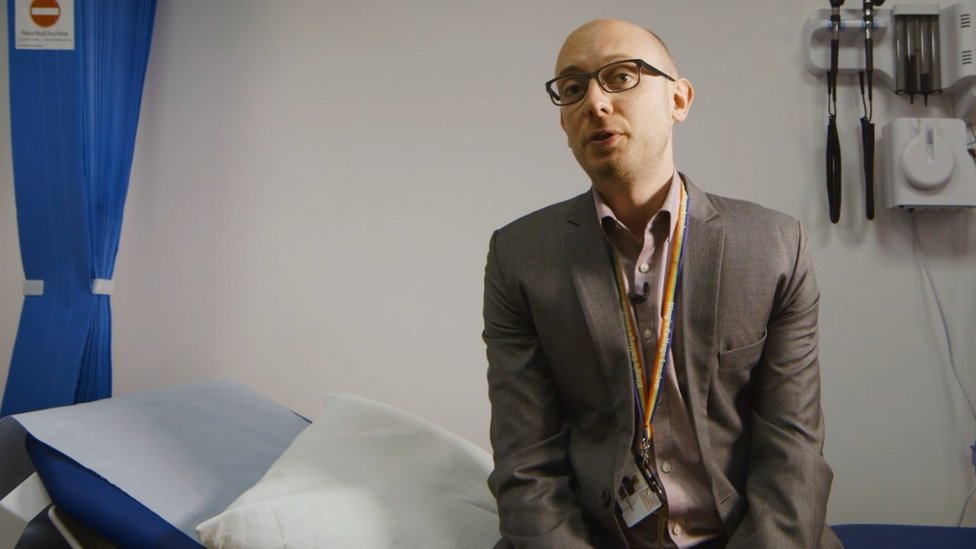 Según el psiquiatra James Rucker la falta de investigación hace que los científicos no sepan cuales son los riesgos de esta práctica a largo plazo. James Rucker, psiquiatra