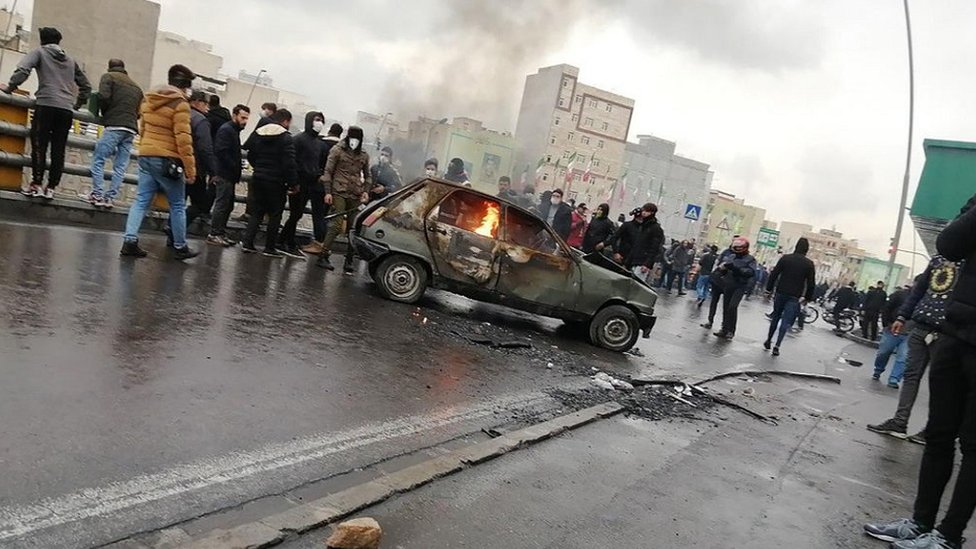 الاحتجاجات خرجت في طهران في نوفمبر/تشرين الثاني الماضي احتجاجا على ارتفاع أسعار الوقود