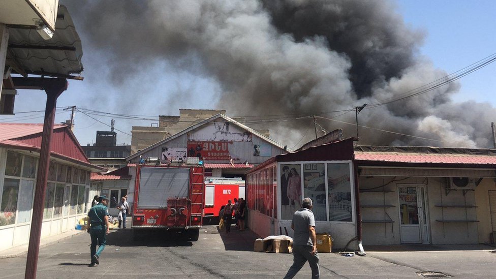 Взрыв на складе пиротехники на оптовом рынке в Ереване: по меньшей мере пять погибших