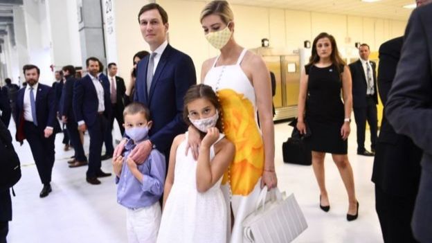 男女在戴口罩方面態度有別，就連美國總統特朗普的女兒一家也不例外。