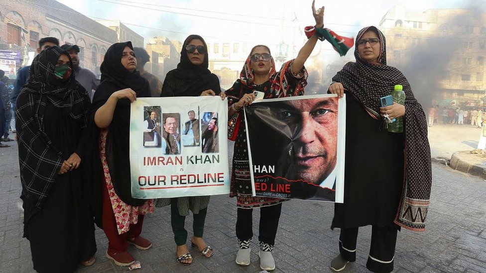 2023年5月9日，伊姆蘭·汗的支持者在海得拉巴舉行抗議活動，此前這位巴基斯坦前總理因腐敗指控被捕。