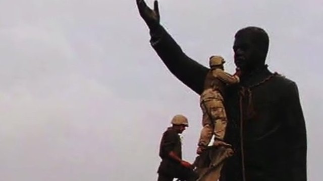 Saddam Hussein statue