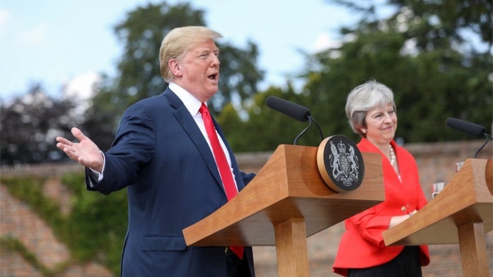 Presiden AS dan PM Inggris mengadakan konferensi pers bersama setelah sebelumnya melakukan perundingan di Chequers pada hari Jumat (13/07).