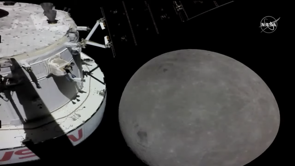 La nave de la NASA, Orión, sobrevuela la luna