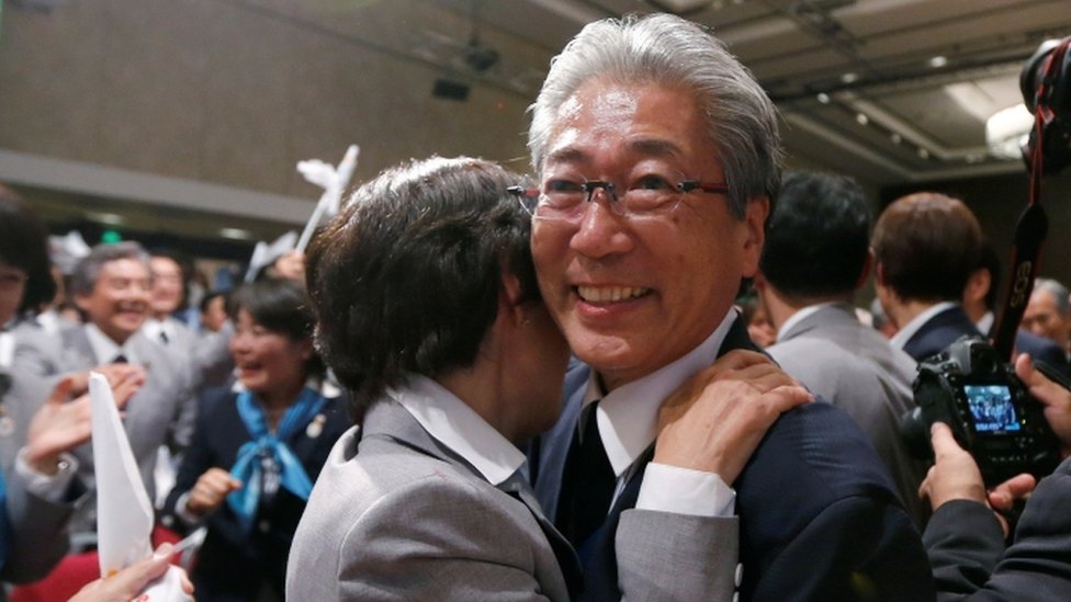 Цунэкадзу Такеда отмечает празднование в 2013 году присуждения Игр Токио