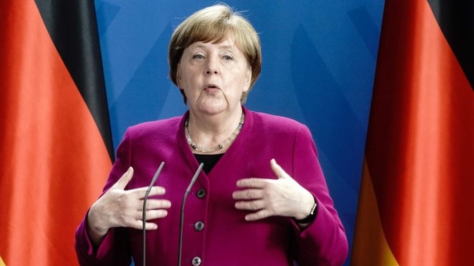 Канцлер Германии Ангела Меркель выступает на совместной пресс-конференции с президентом Франции