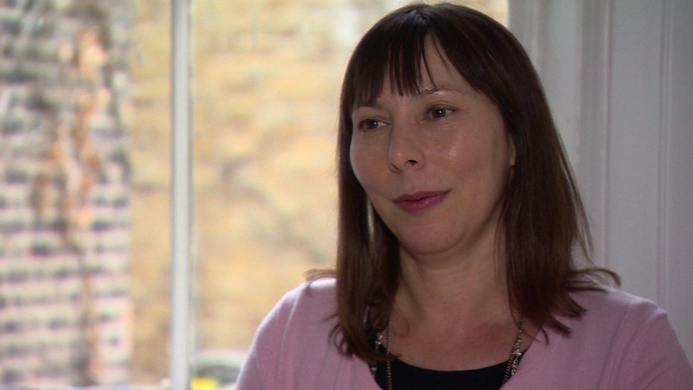 Rosie Cox dice que alguien que ha sido condenado por abuso sexual puede recibir a una "au pair" en Reino Unido. Rosie Cox