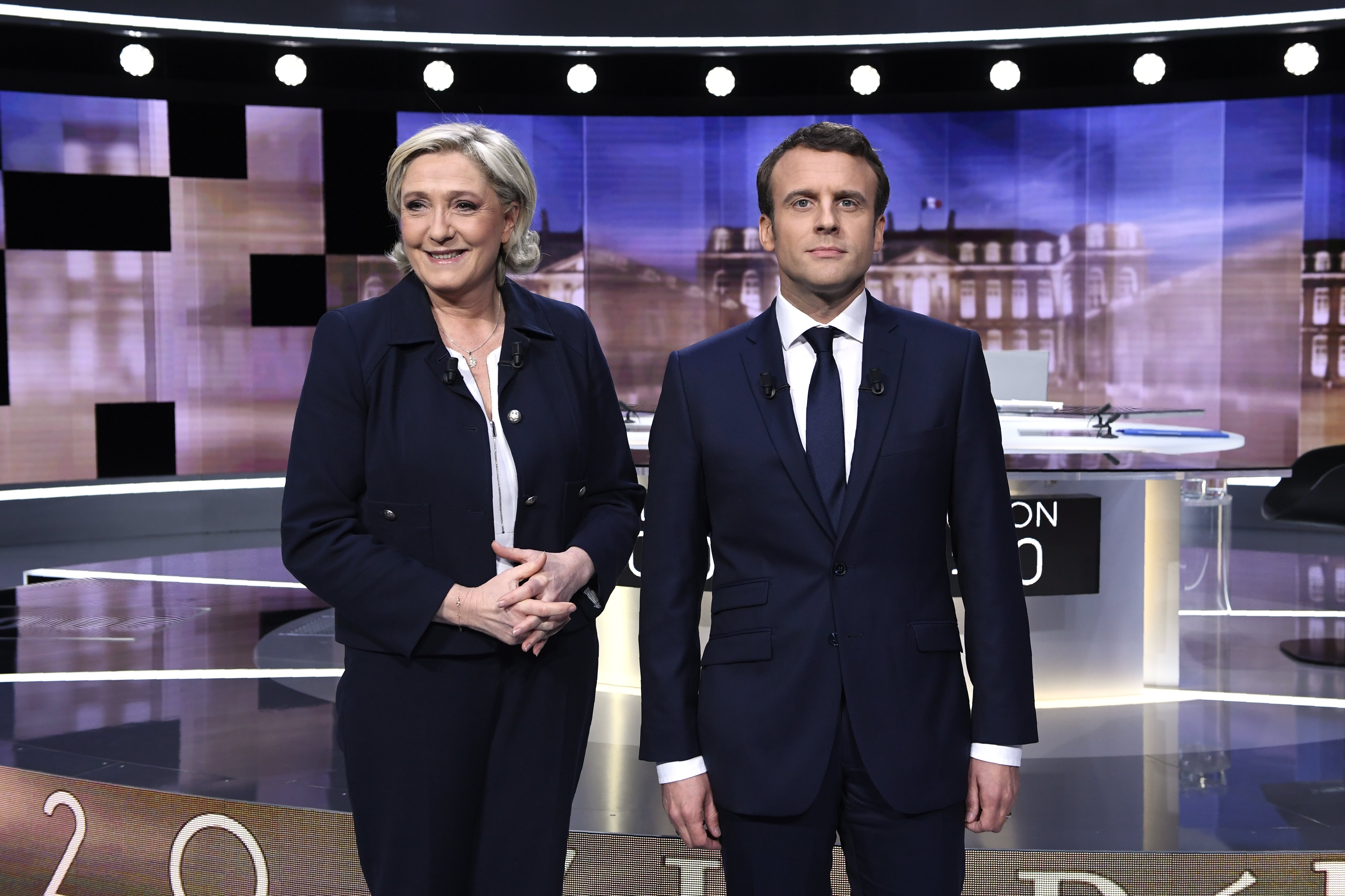 Marine Le Pen junto a Emmanuel Macron