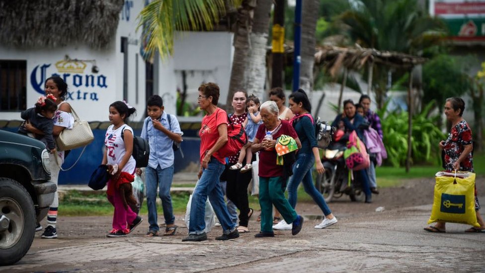 Personas caminando