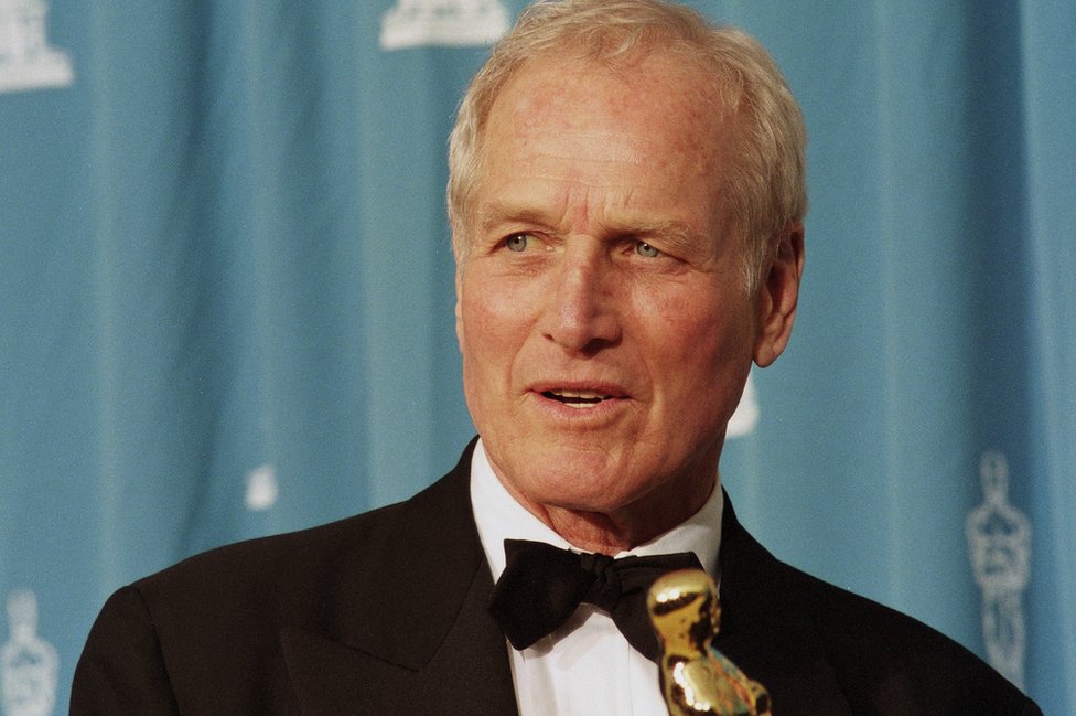 Paul Newman backstage at the Shrine Auditorium during the 67th Annual Academy Awards, March 27,1995 in Los Angeles, California