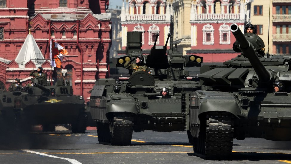 Tanques BMPT Terminator durante el desfile del Día de la Victoria